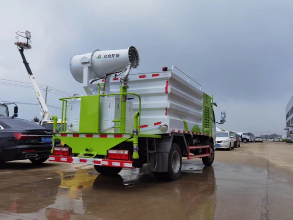 藍(lán)牌小多利卡防疫消毒灑水車