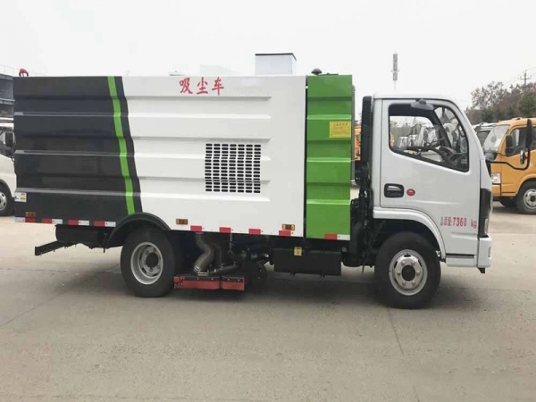 東風小多利卡吸塵車（1方水罐4方塵罐）