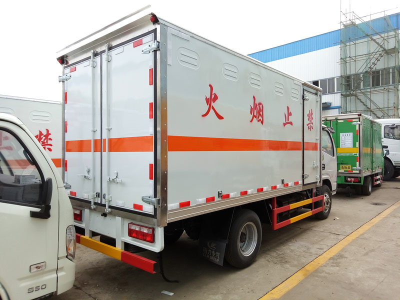 多利卡4.1米(藍牌)液體廂式車