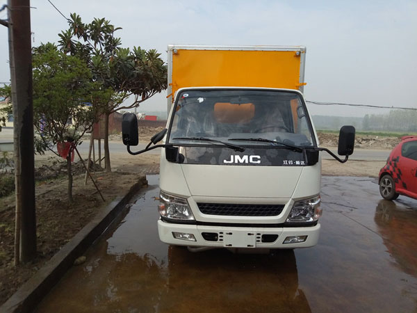 江鈴4.2米（2.6噸）液體廂式車(chē)