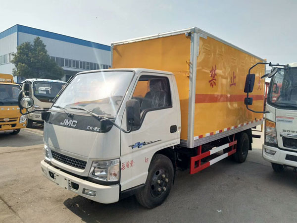 江鈴4.2米（2.6噸）液體廂式車(chē)