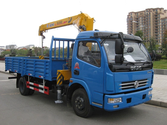 東風多利卡6.3噸隨車吊