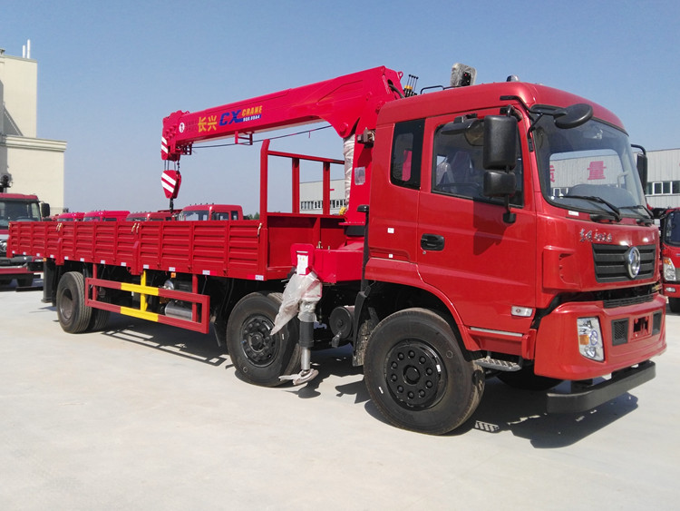 東風(fēng)專(zhuān)底小三軸隨車(chē)吊