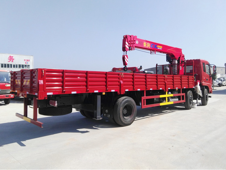 東風(fēng)專(zhuān)底小三軸隨車(chē)吊