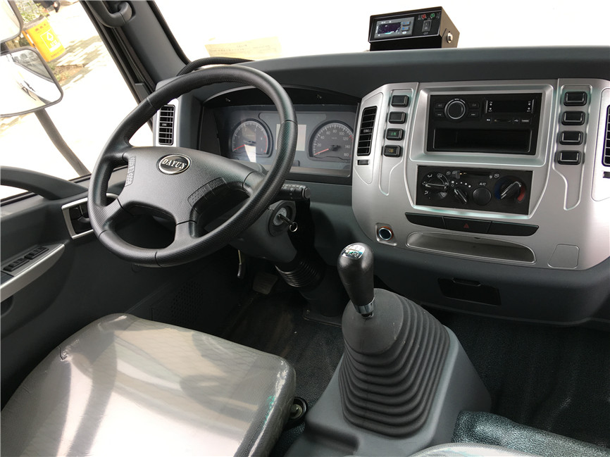 大運(yùn)排半 3.75米冷藏車(chē)