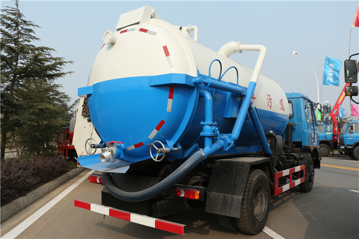 東風(fēng)145國五10方吸污車