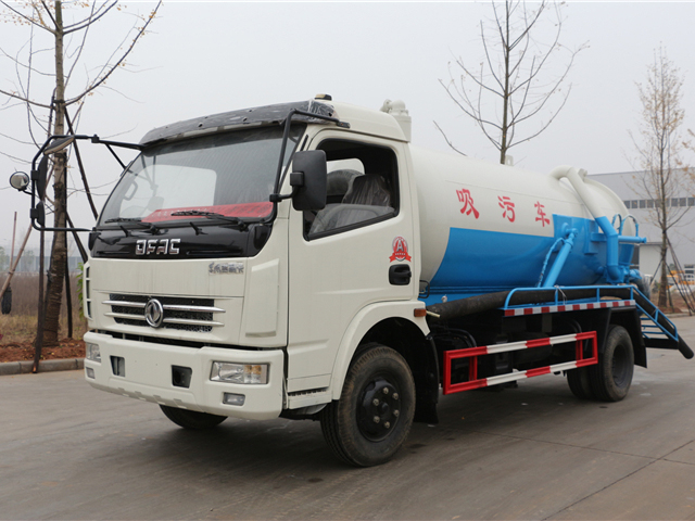 東風(fēng)多利卡8方吸污車