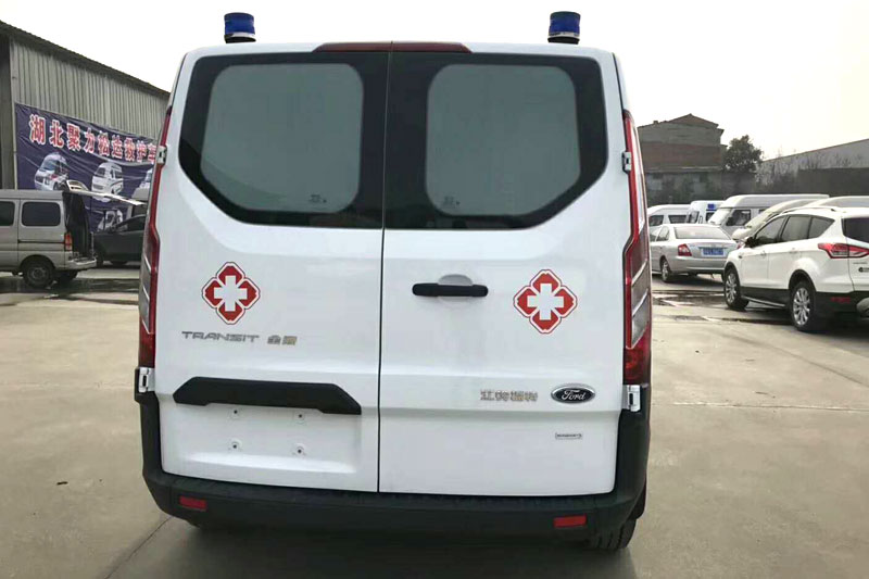 特順短軸汽油救護(hù)車(chē)