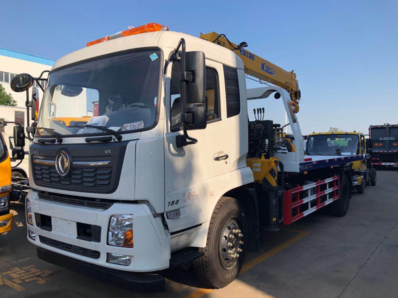 東風(fēng)天錦平板帶吊清障車(chē)