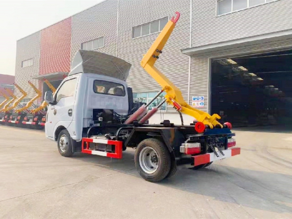 東風途逸國六汽油3~4方車廂可卸（鉤臂）式垃圾車