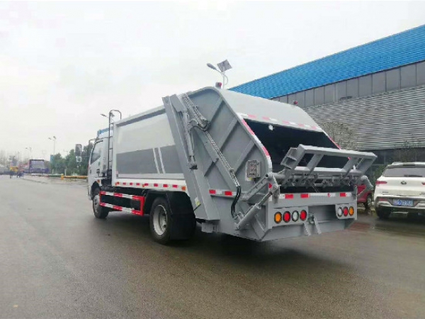 可上京牌8方東風(fēng)多利卡國(guó)六壓縮式垃圾車(chē)