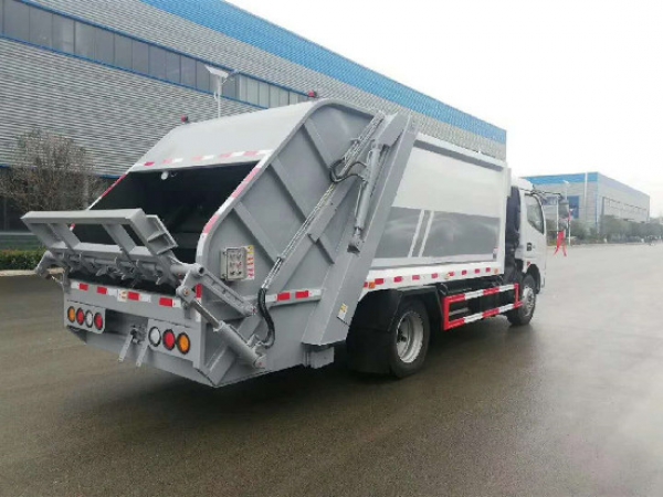 可上京牌8方東風(fēng)多利卡國(guó)六壓縮式垃圾車(chē)