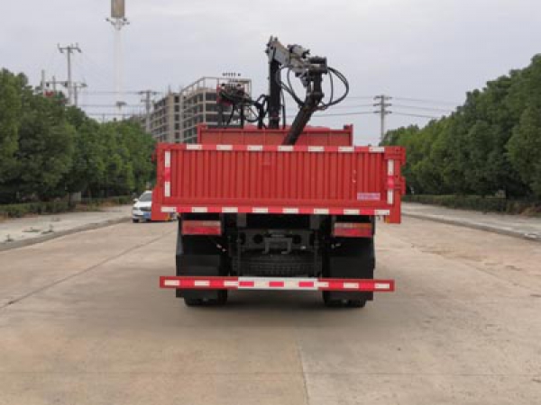 國六大運抓斗式垃圾車