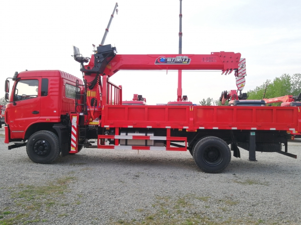 東風暢行8噸隨車吊