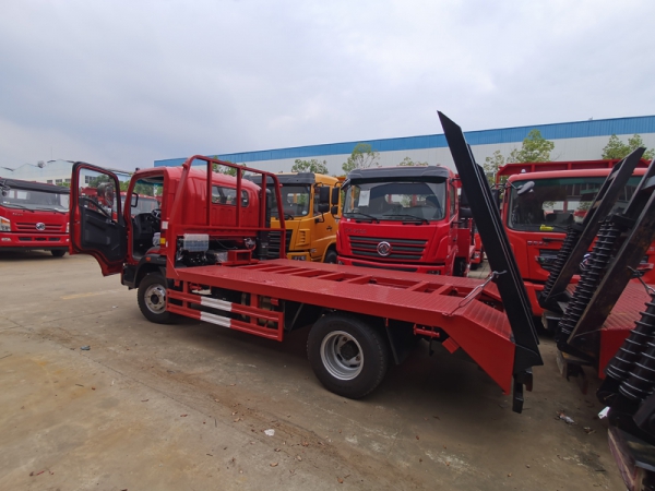 國(guó)六豪沃藍(lán)牌平板運(yùn)輸車(chē)