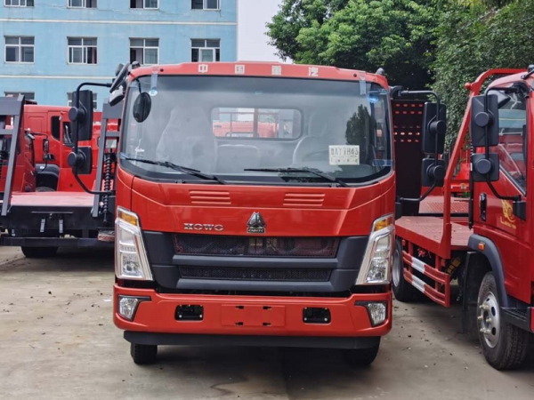 國(guó)六豪沃藍(lán)牌平板運(yùn)輸車(chē)