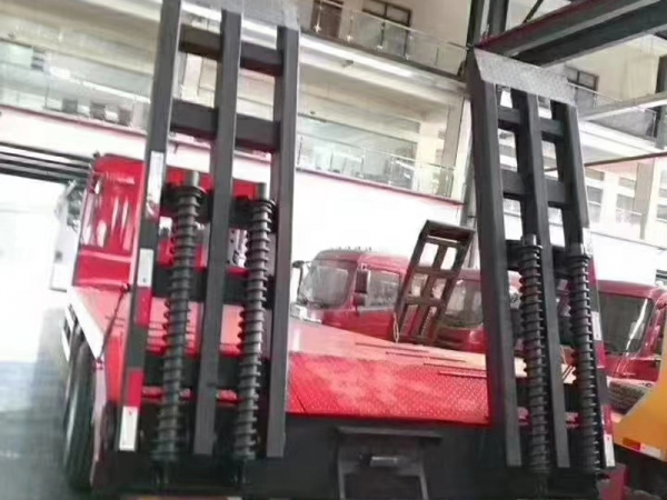 解放J6后八輪平板運(yùn)輸車