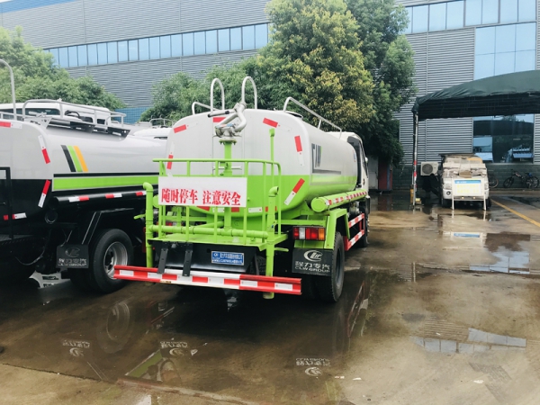 江鈴5噸灑水車廠家價(jià)格