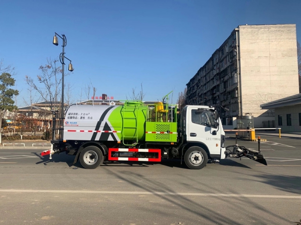 東風多利卡8方道路養護車，清洗車價格