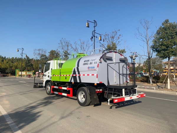 東風多利卡8方道路養護車，清洗車價格