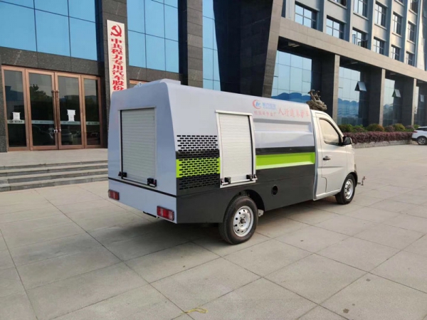 長安2.5方路面養護車，清洗車多少錢