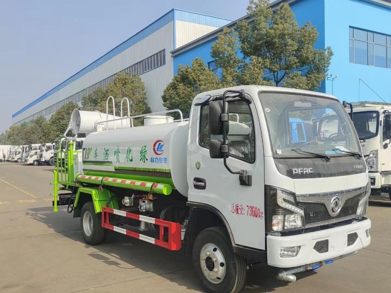 小多利卡5噸綠化噴灑車，30米打藥車