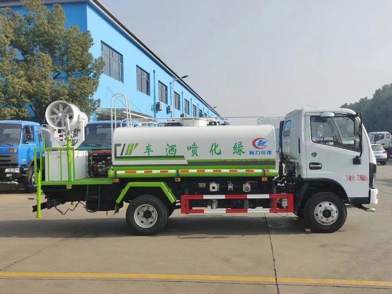 小多利卡5噸綠化噴灑車，30米打藥車