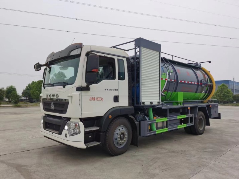 重汽豪沃15方清洗吸污車(chē)