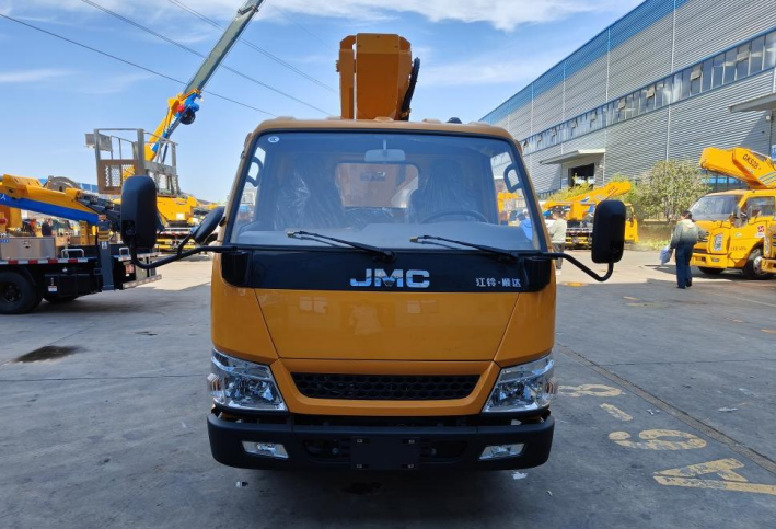 江鈴順達28米藍牌直臂高空作業車