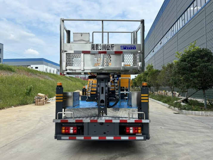 江鈴順達(dá)28米藍(lán)牌直臂高空作業(yè)車